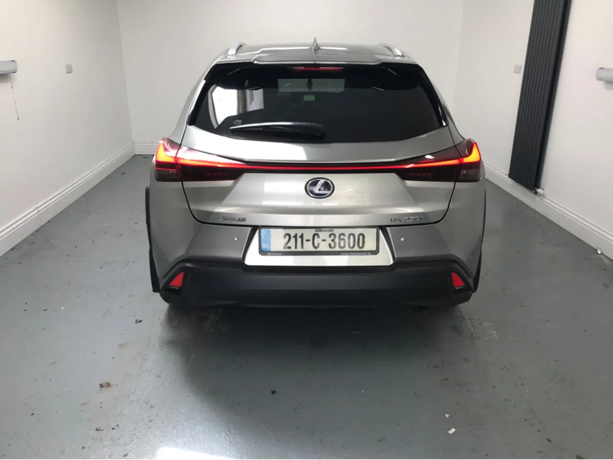 Lexus UX LUXURY FWD CAR PLAY ST 4DR AUTO - Image 2