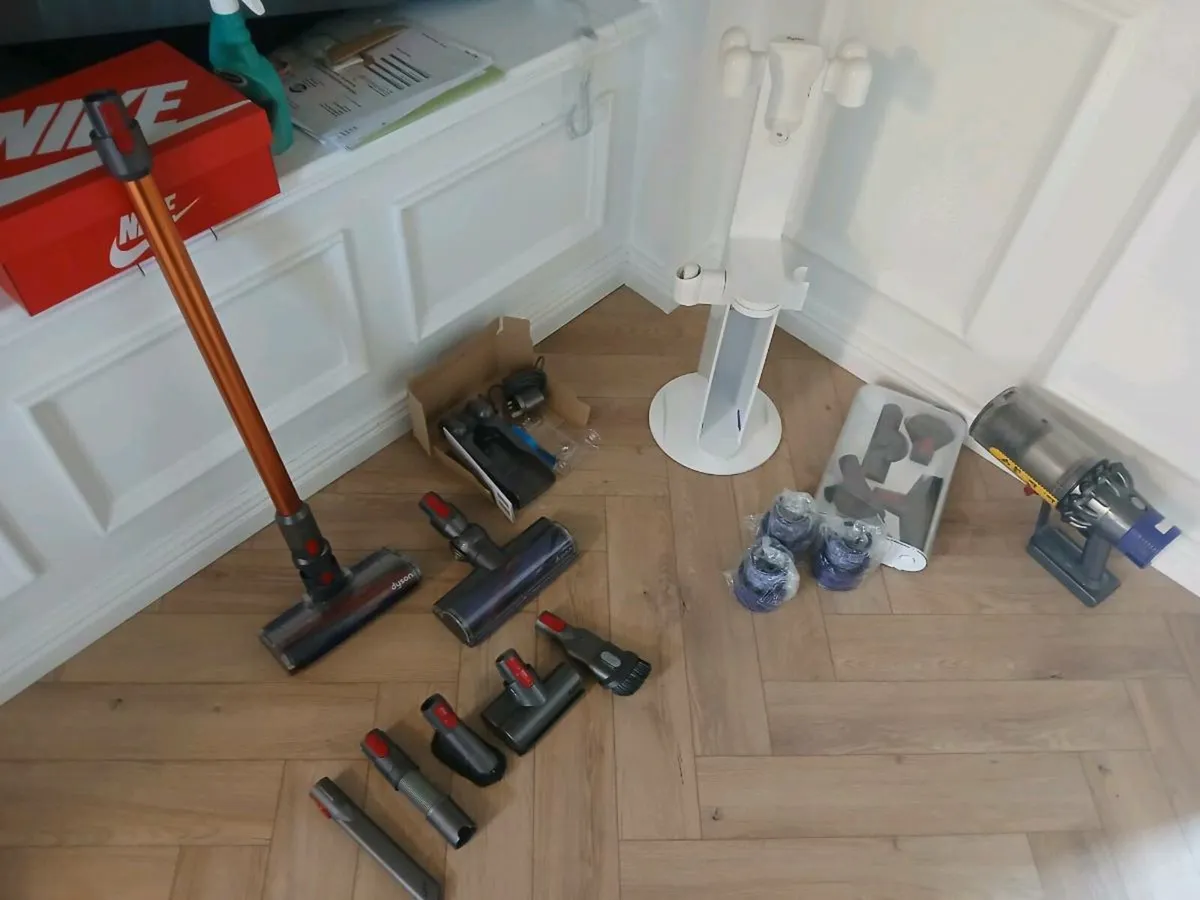 Dyson V10 parts - Image 2