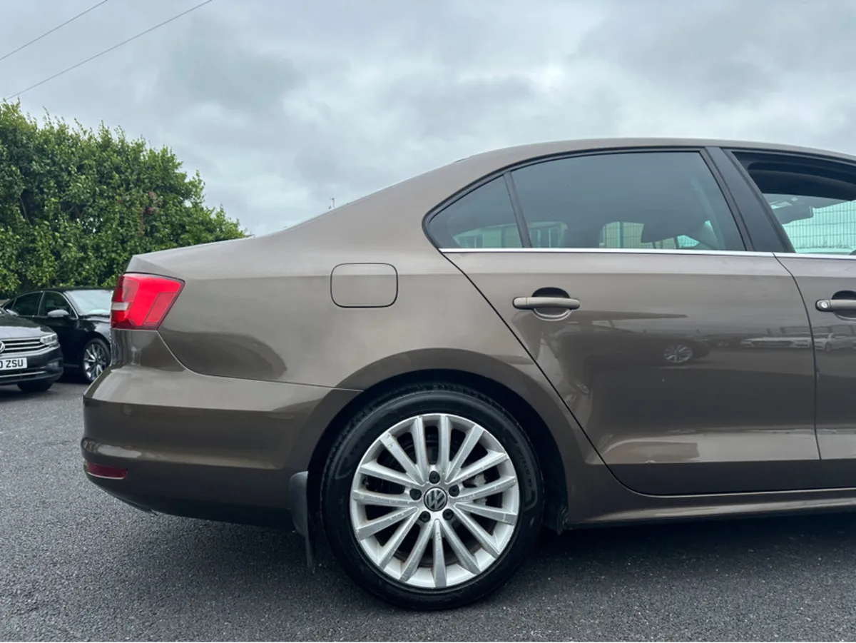Volkswagen Jetta HIGHLINE 2.0 TDI MANUAL 5SPEED 11 - Image 3