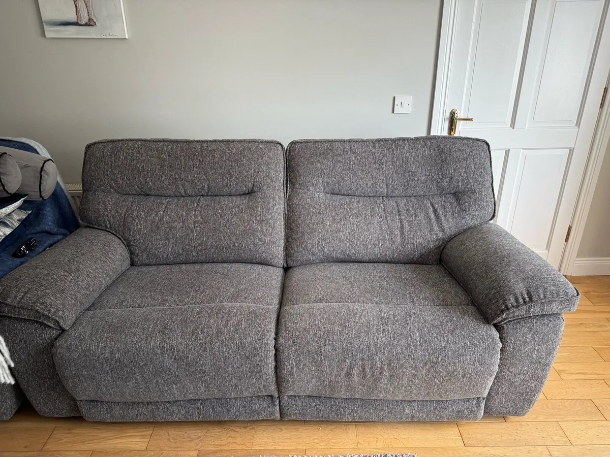 Suite of furniture - Image 1