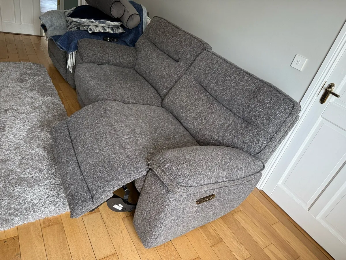 Suite of furniture - Image 2