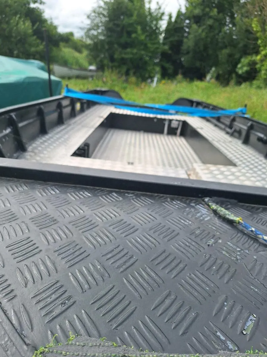 17 aluminium boat - Image 2