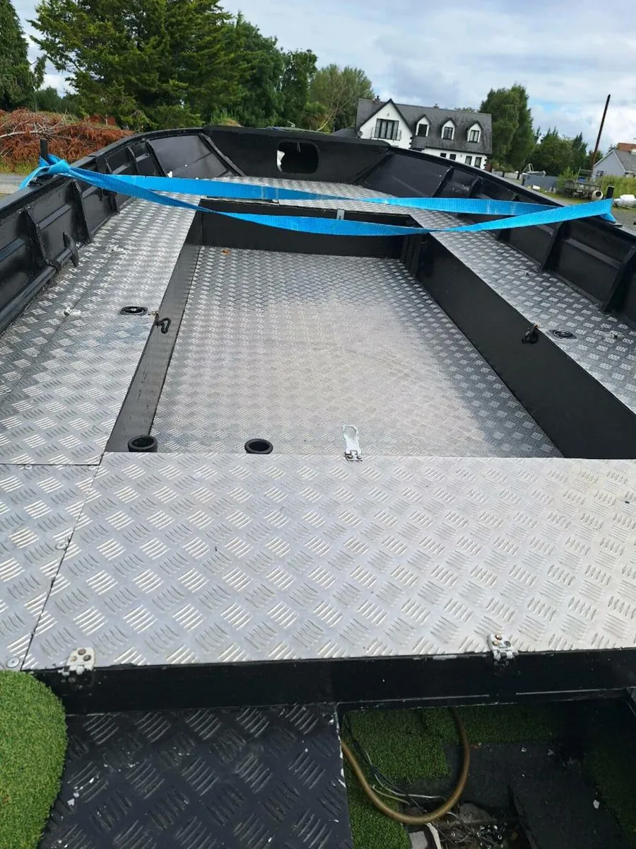 17 aluminium boat - Image 3