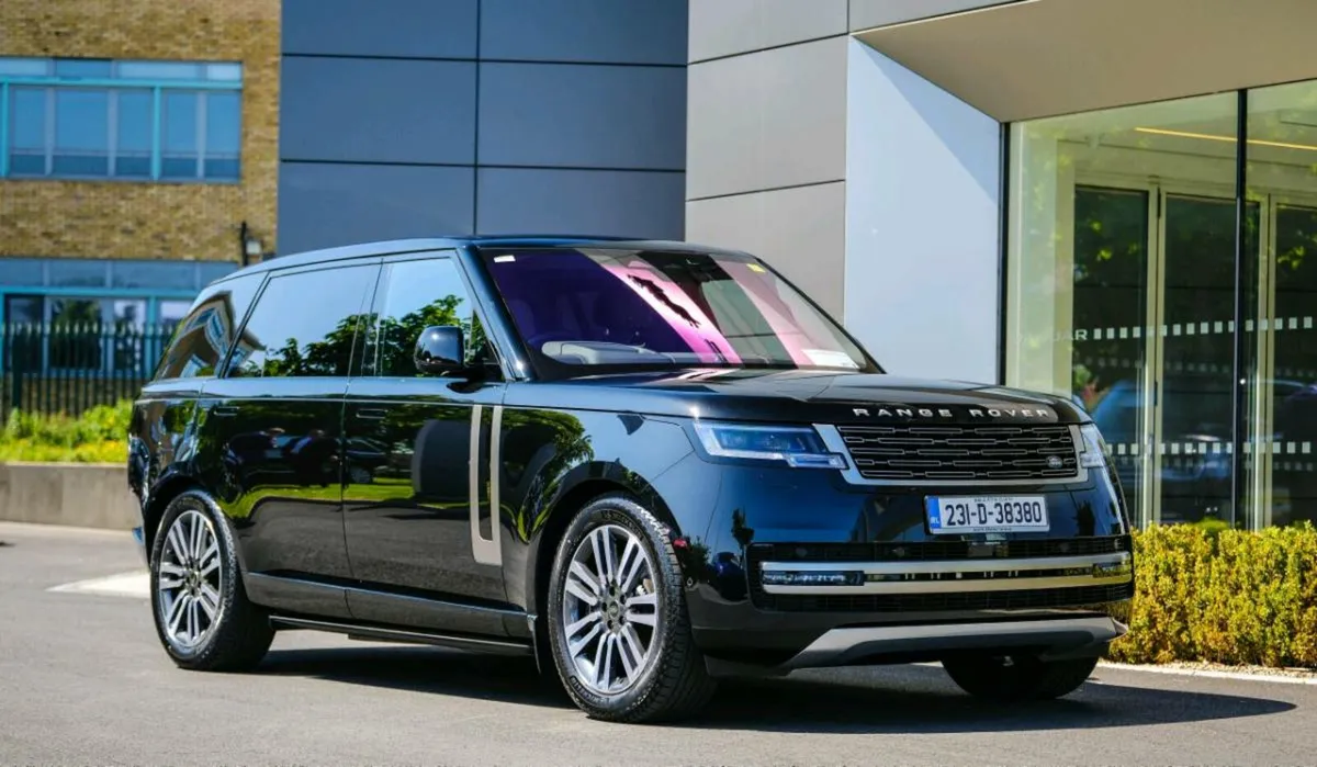 2023 RANGE ROVER P440e PLUG IN  HYBRID LWB - Image 3