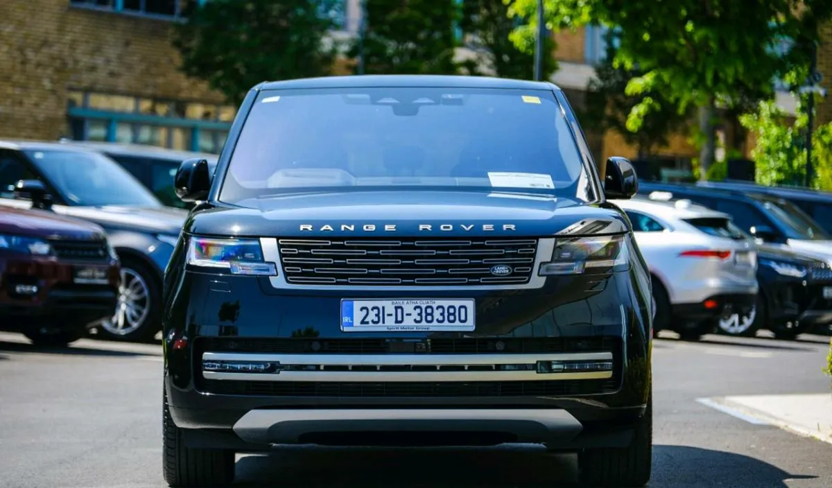 2023 RANGE ROVER P440e PLUG IN  HYBRID LWB - Image 4
