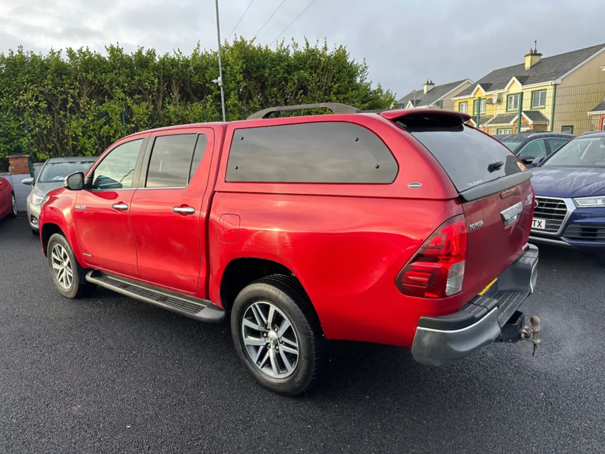 Toyota Hilux INVINCIBLE D-4D 4WD - Image 2