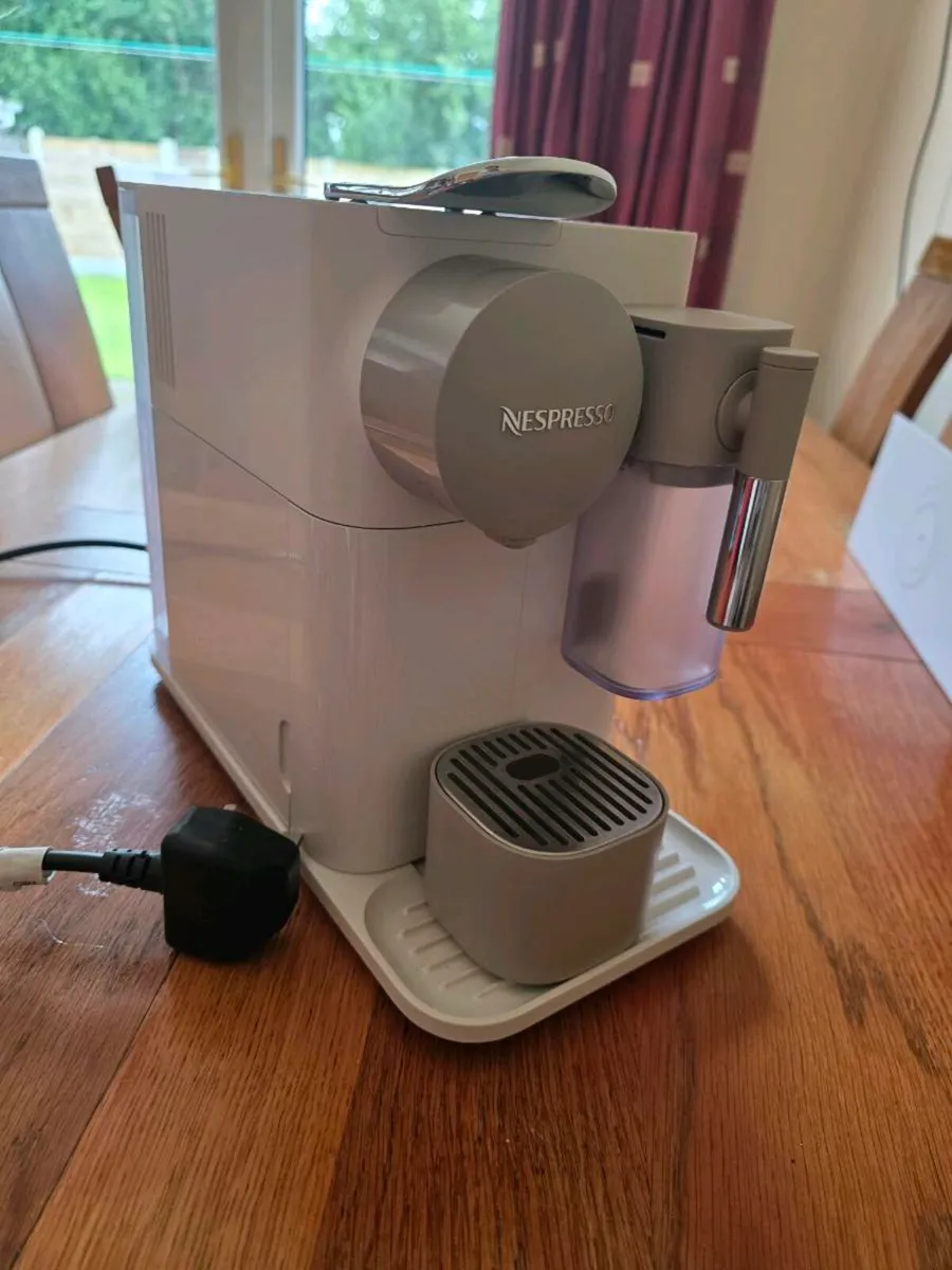 NESPRESSO De'Longhi Lattissima One Coffee Machine - Image 1