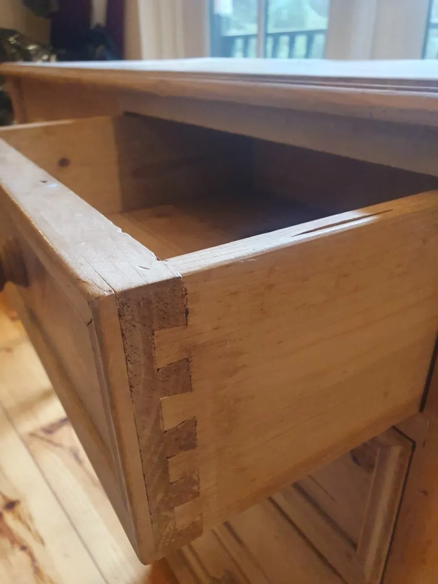 Bedroom dressing table - Image 1