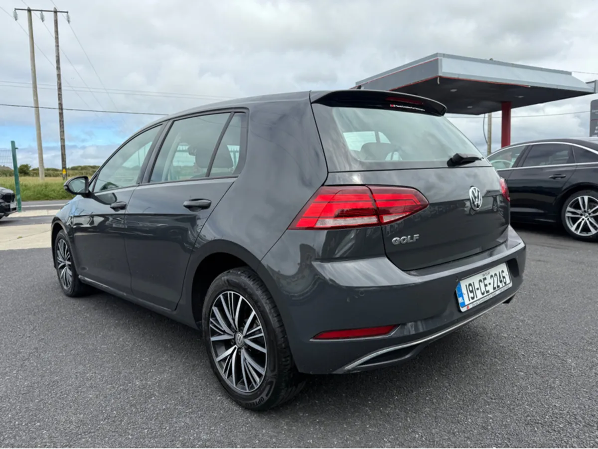 Volkswagen Golf 1.6 TDI SE NAV BLUEMOTION 115PS 5D - Image 3