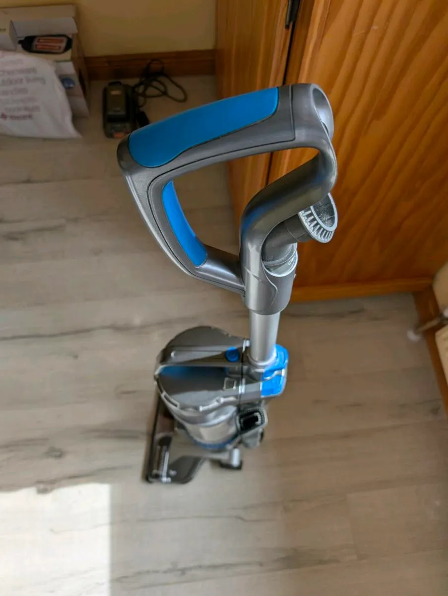 Vax cordless vacuum / hoover - Image 4