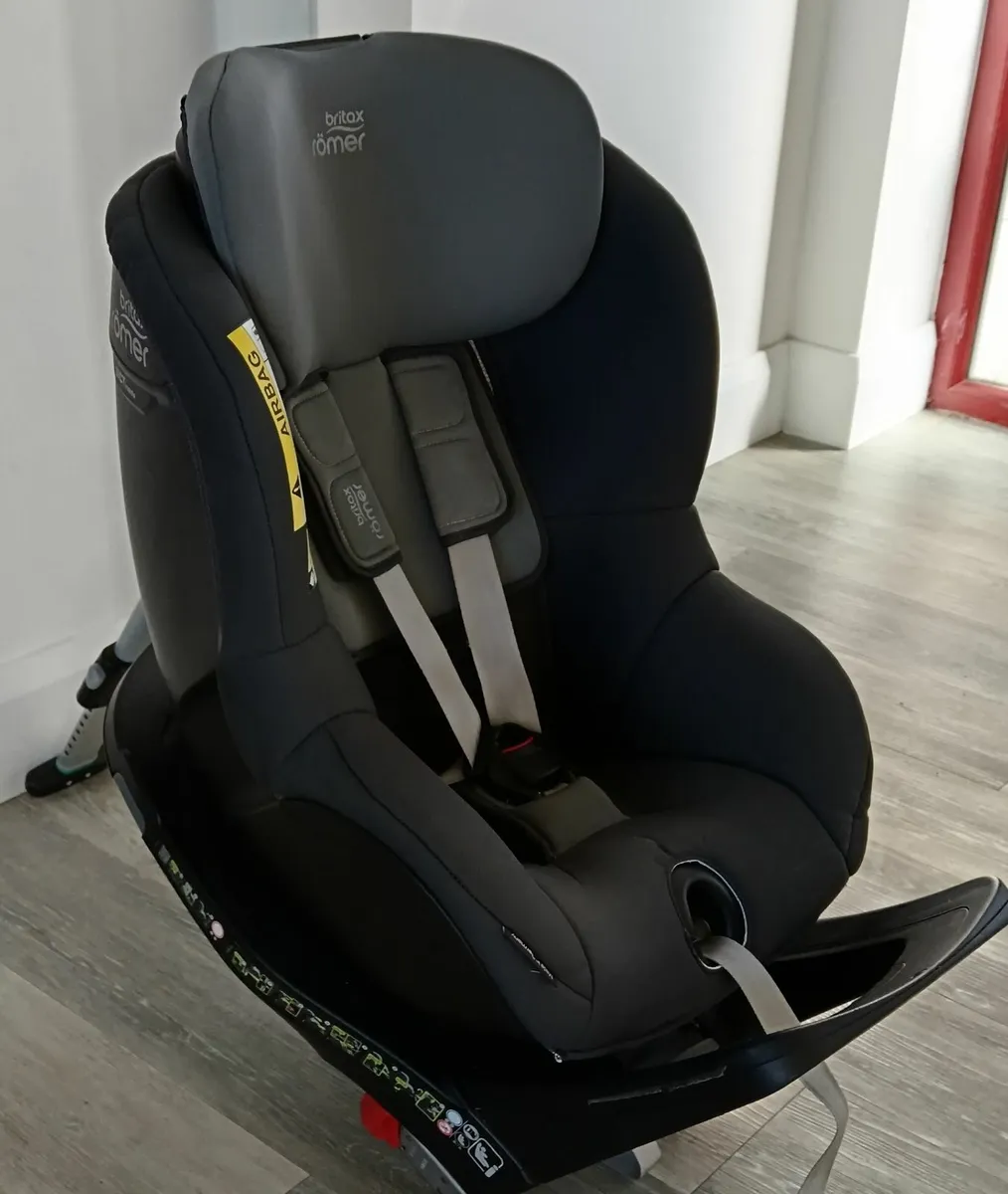 Britax Romer Dualfix M i-size Car seat(Car Seats) - Image 1