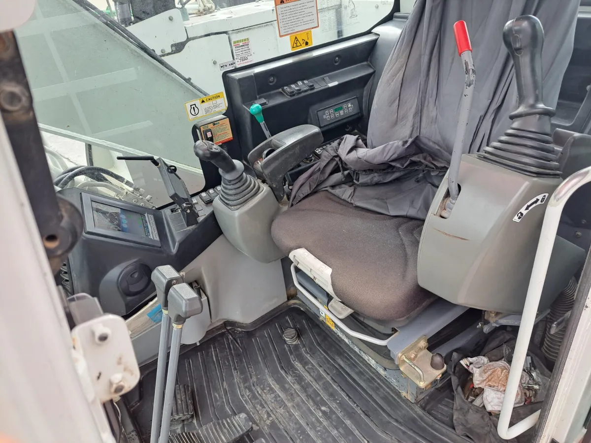 Takeuchi TB2150R Excavator - Image 4