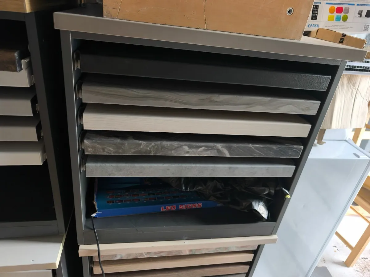 Office furniture and samples - Image 1