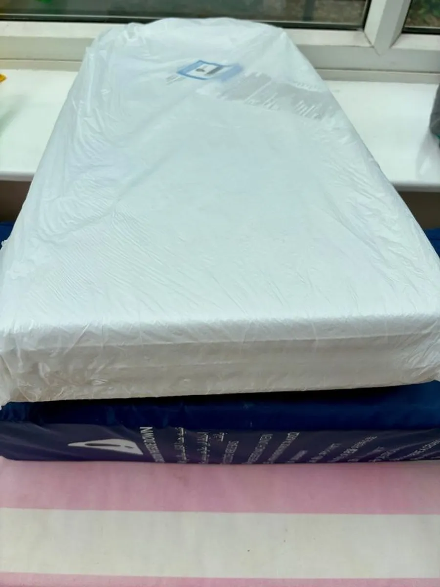 Nearly New Travel Cot + Brand New Mattress + Soft Floor Tiles - Image 4
