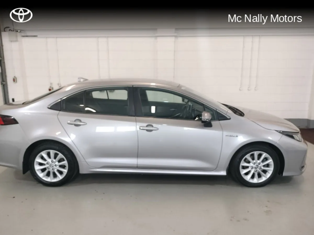 Toyota Corolla HYBRID LUNA SALOON - Image 4