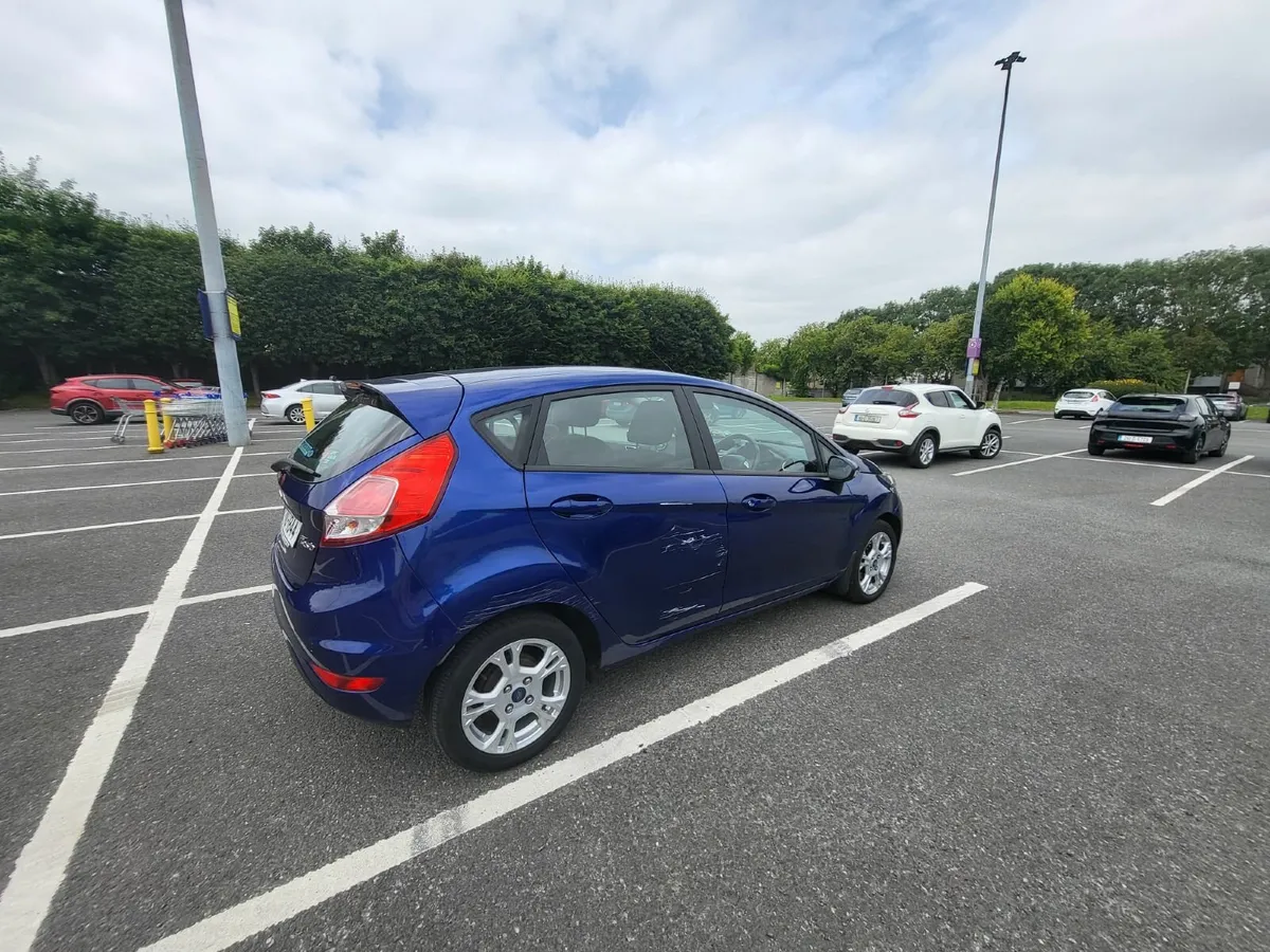Ford Fiesta 2015 - Image 2