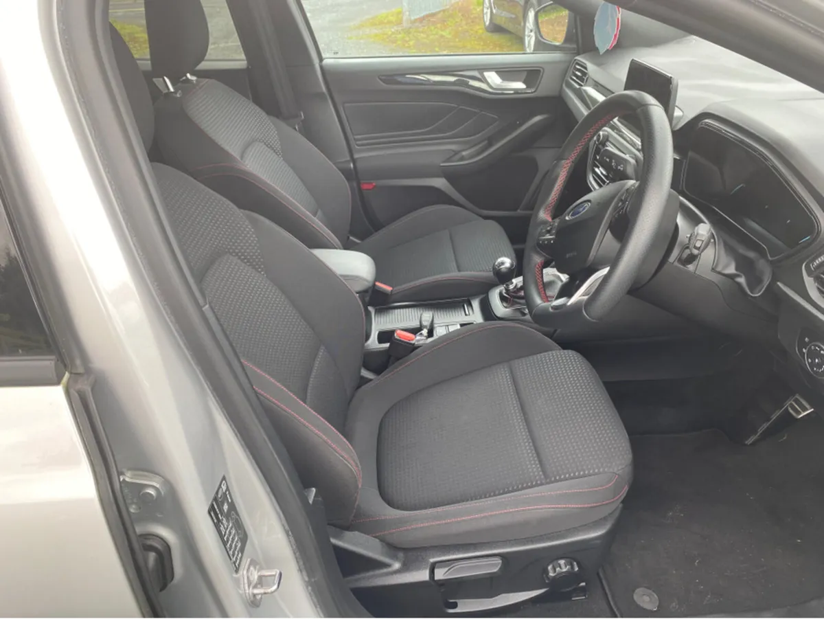 Ford Focus 1.0 T ST-LINE ECOBOOST 1 125PS 5DR - Image 4