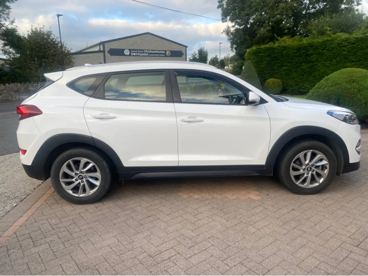 Hyundai Tucson 1.7 SE NAV BLD 116PS 5DR - Image 3