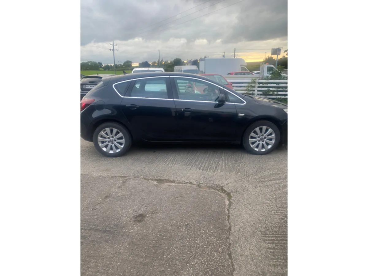 Opel Astra SE 1.6 CDTI 110PS 5DR - Image 2