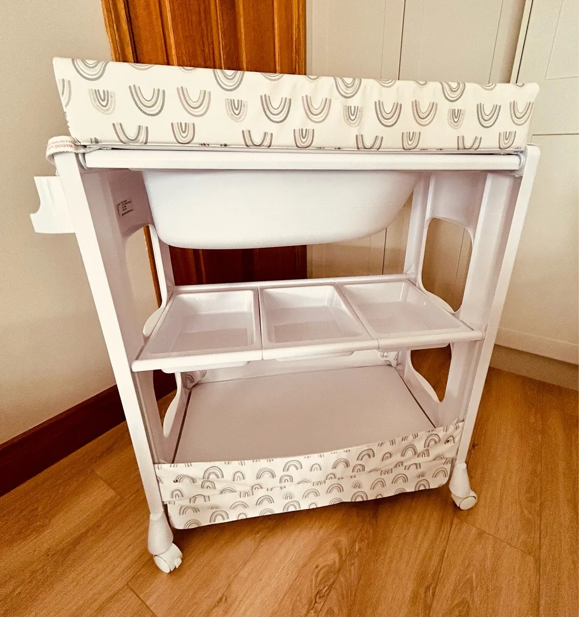 Baby Changing Unit with bath - Image 1