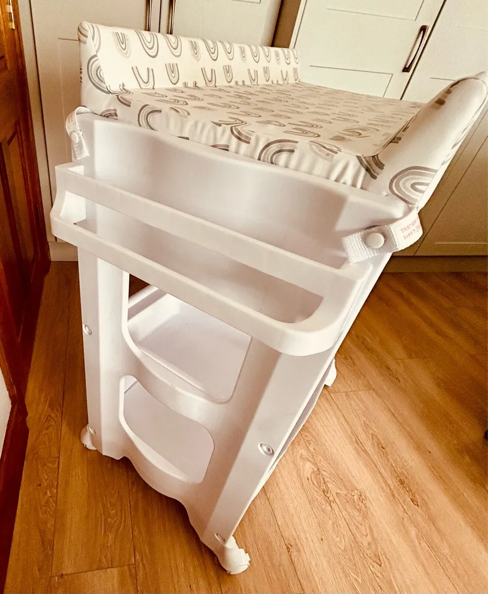 Baby Changing Unit with bath - Image 3