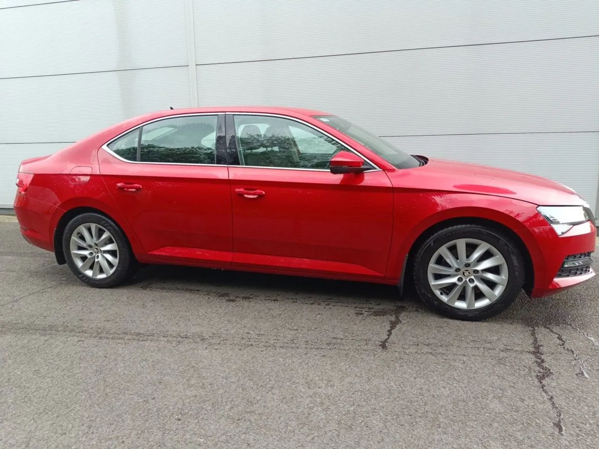 Skoda Superb Superb AMB 2.0tdi 122HP Auto DSG 5dr - Image 2