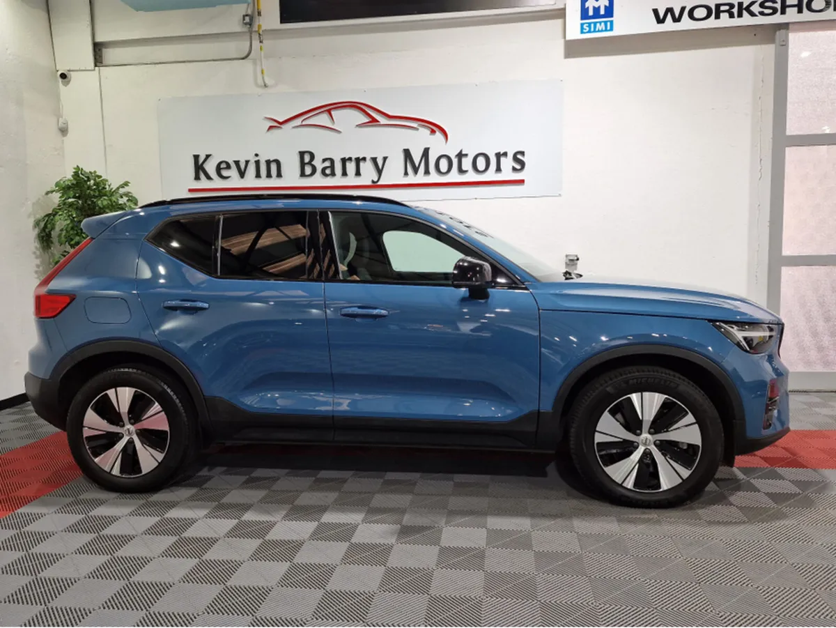 Volvo XC40 T4 PLUS DARK RECHARGE AUTOMATIC **ONE O - Image 4
