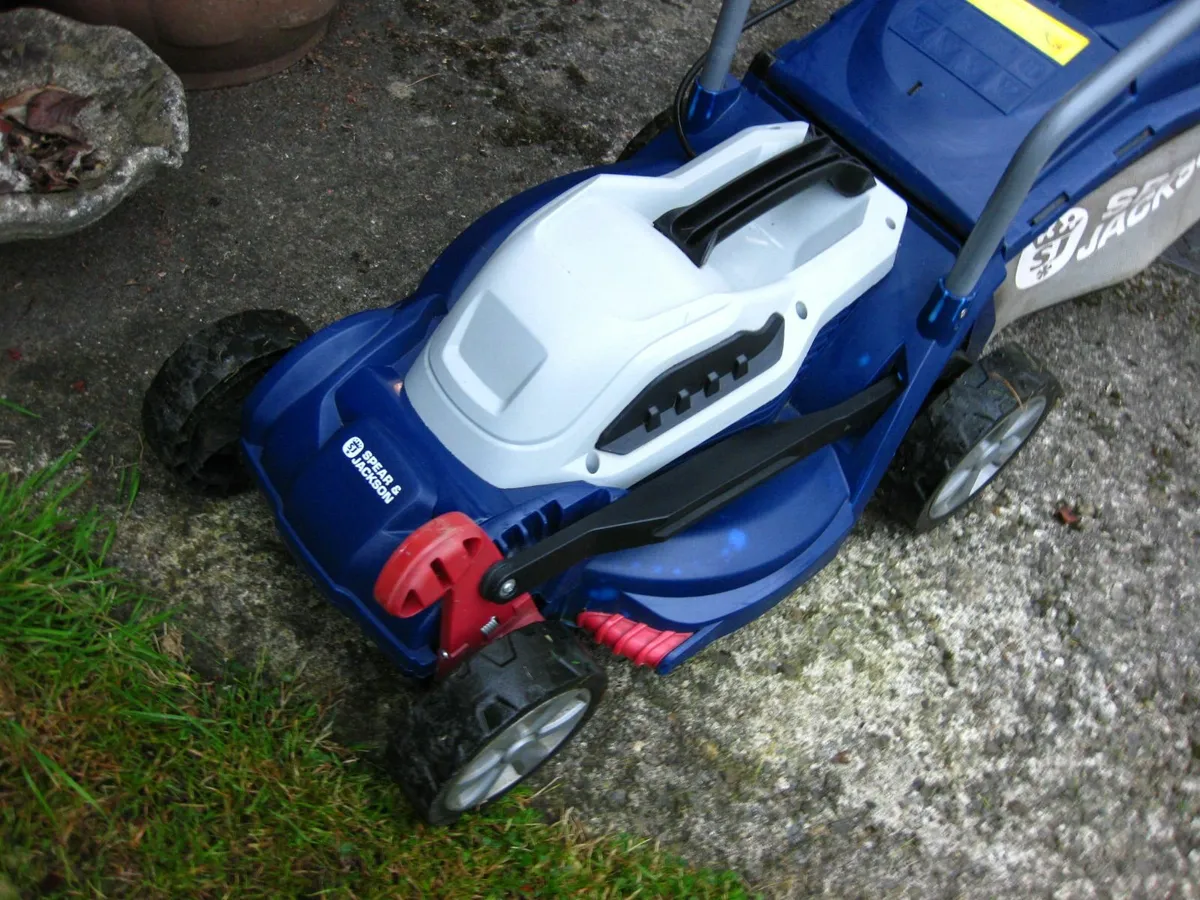 Spear & Jackson Electric Lawnmower. - Image 4