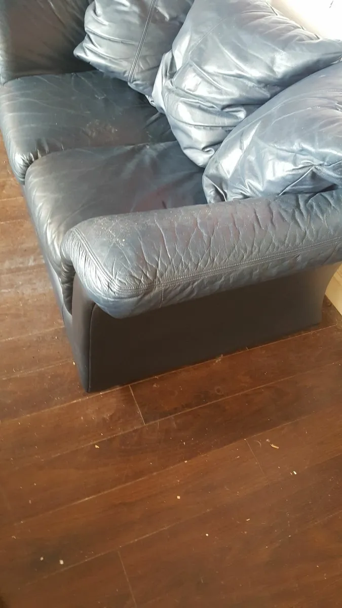 Couch - Image 2