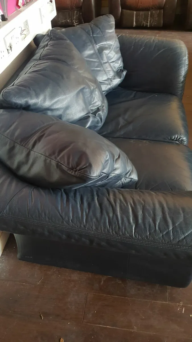 Couch - Image 4
