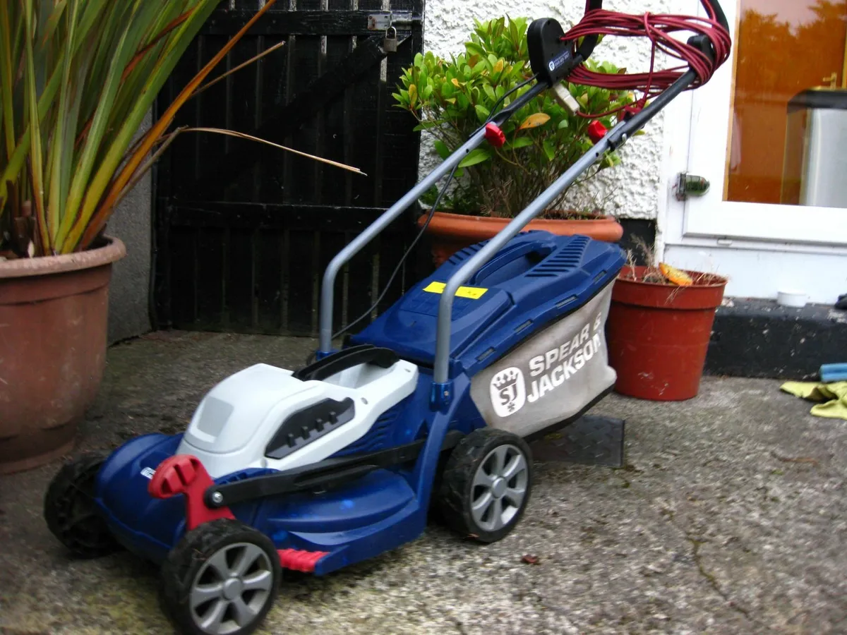 Spear & Jackson Electric Lawnmower. - Image 3