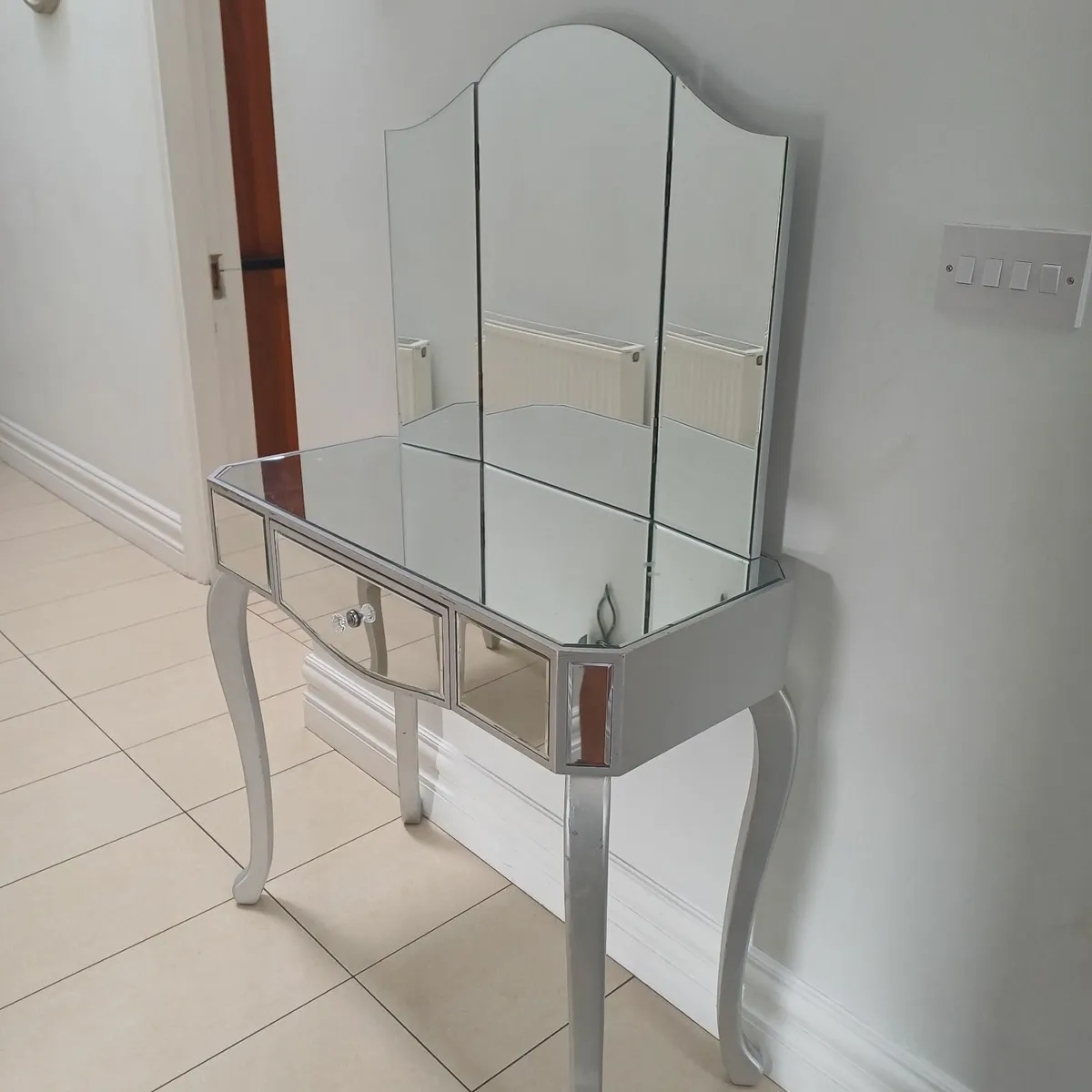 Vanity table - Image 2