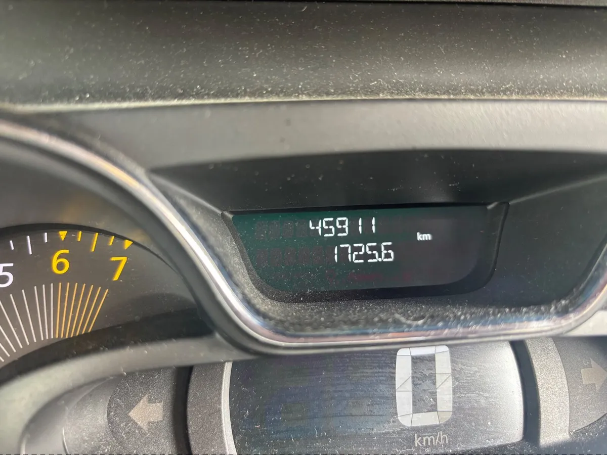 Renault Captur 2015. (LOW MILES) - Image 3