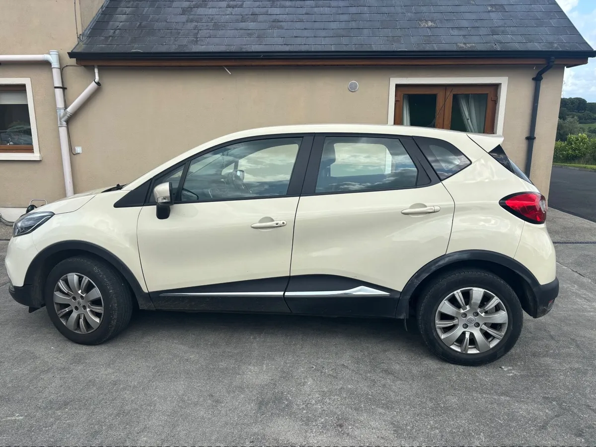 Renault Captur 2015. (LOW MILES) - Image 1