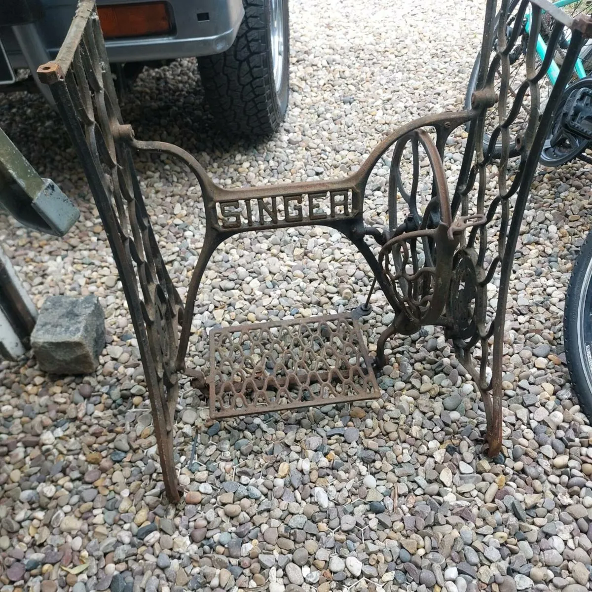 Singer sewing machine base - Image 1