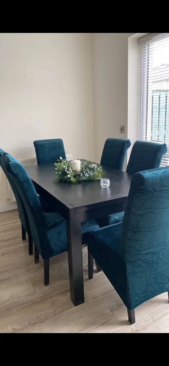 Table and 6 chairs - Image 1