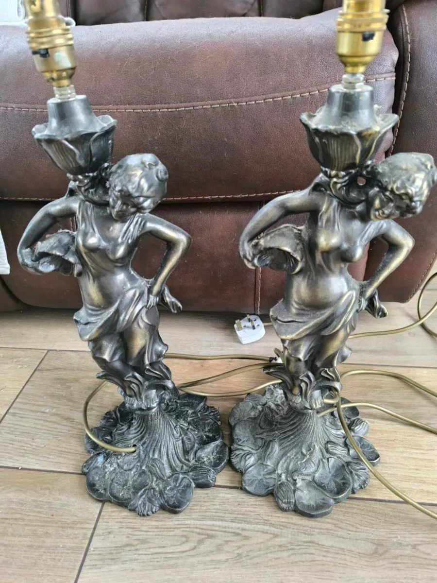 Antique lamps - Image 1