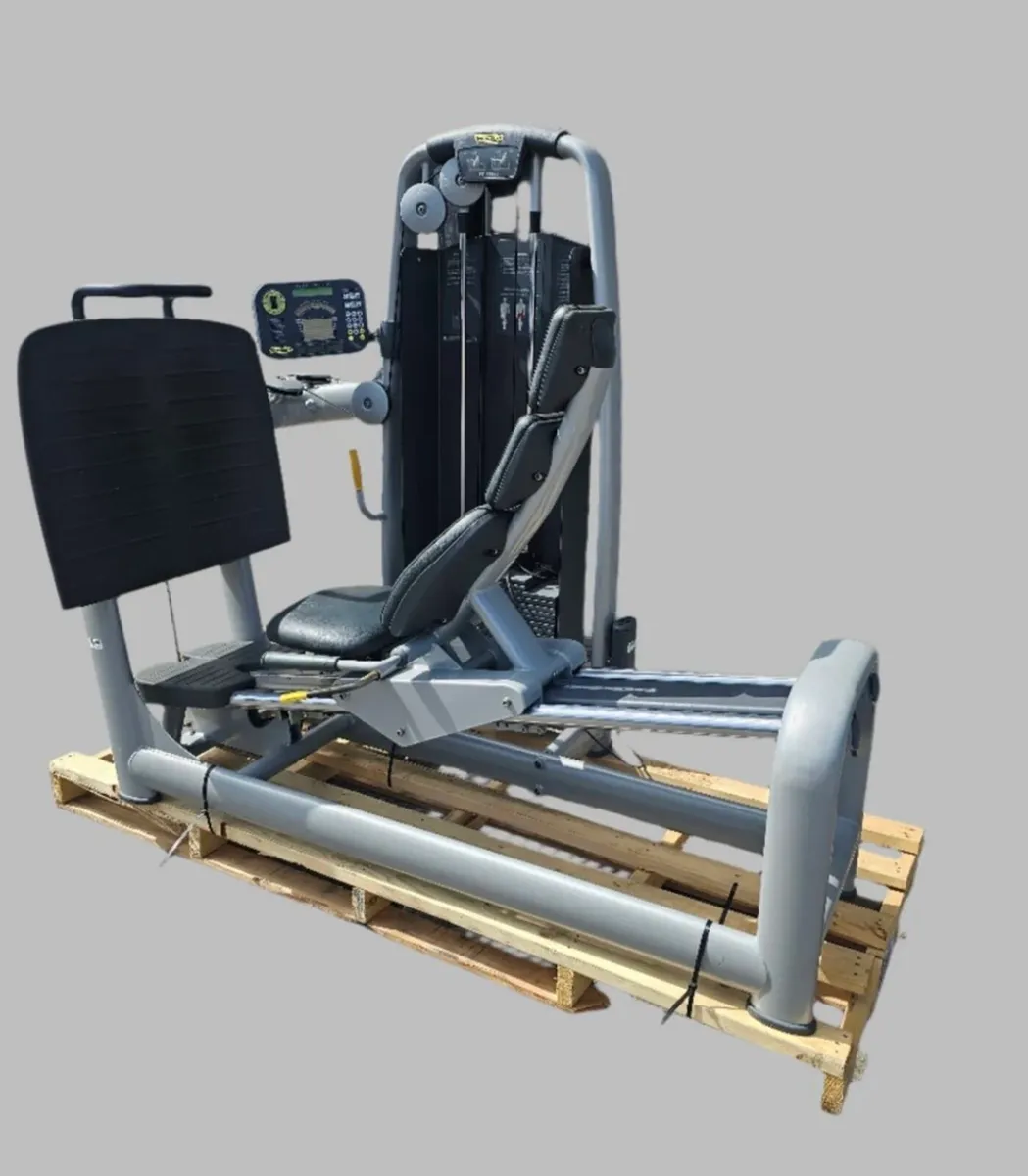 Technogym leg press - Image 3