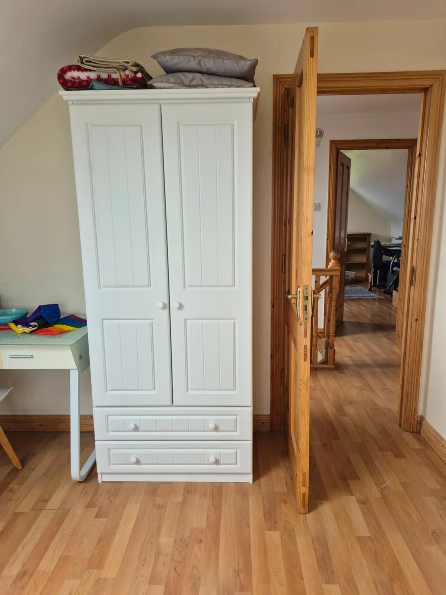 Bedroom suite - Image 1