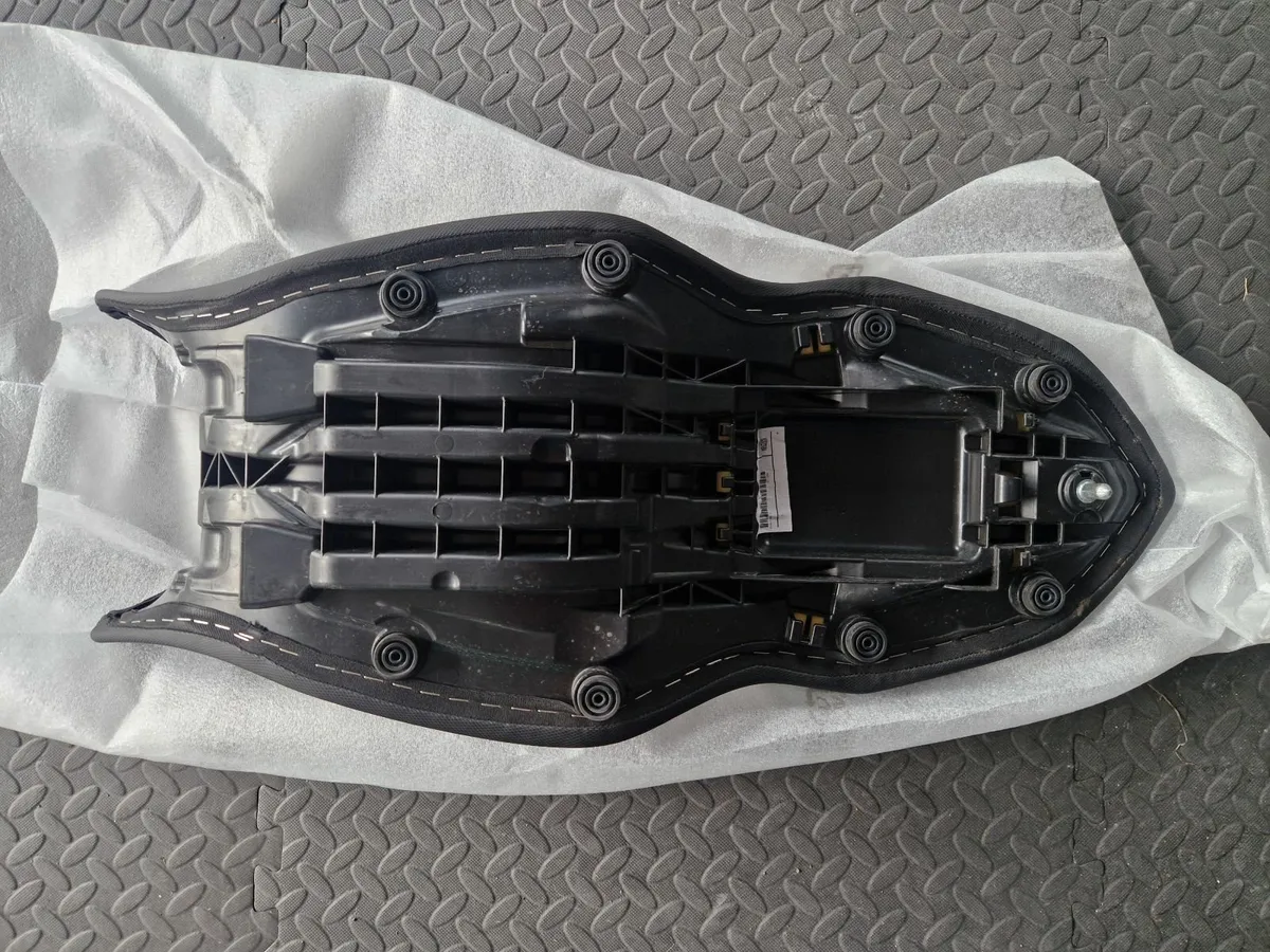 F900R/XR Motorcycle LOW seat - Image 3