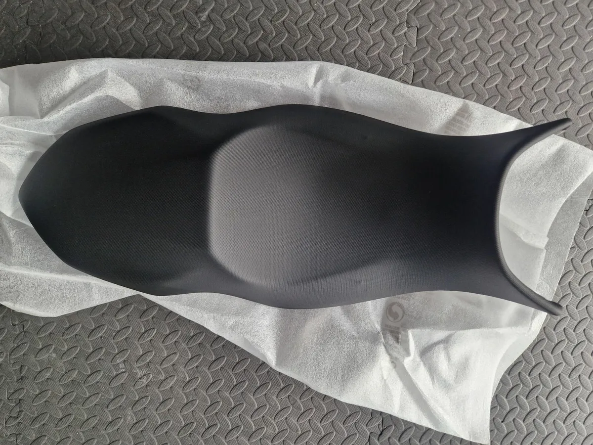 F900R/XR Motorcycle LOW seat - Image 1