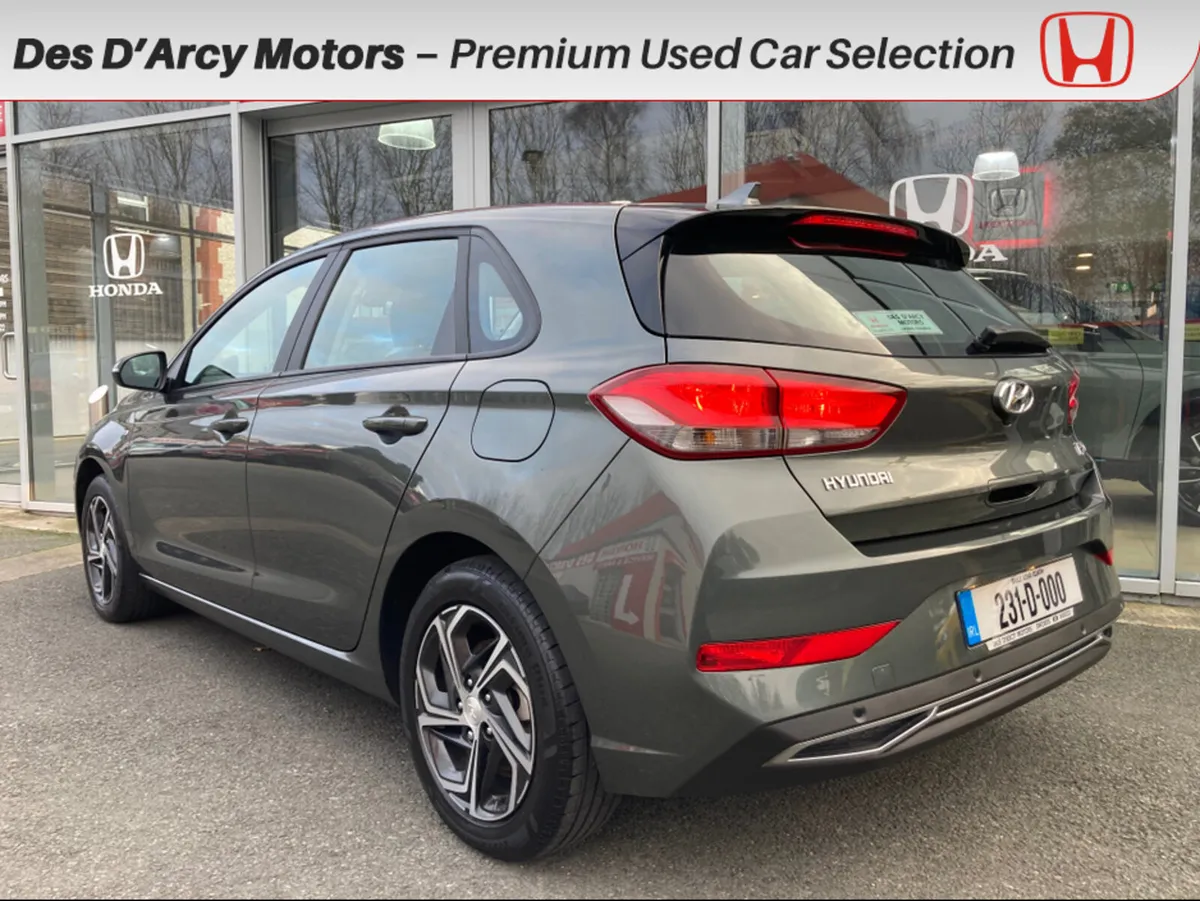 Hyundai i30 SE CONNECT MILD HYBRID IMMACULATE COND - Image 2