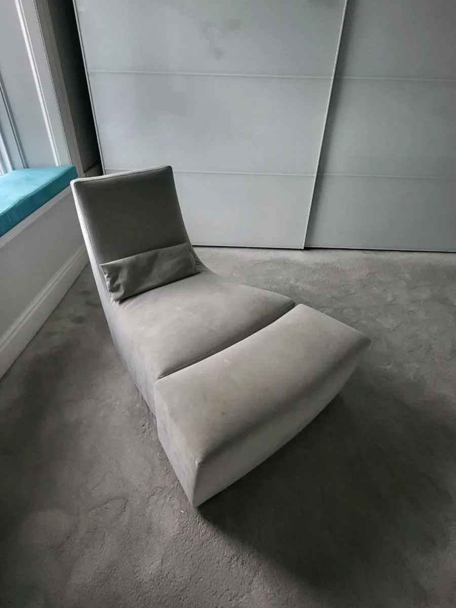 Contempory chairs - Image 1