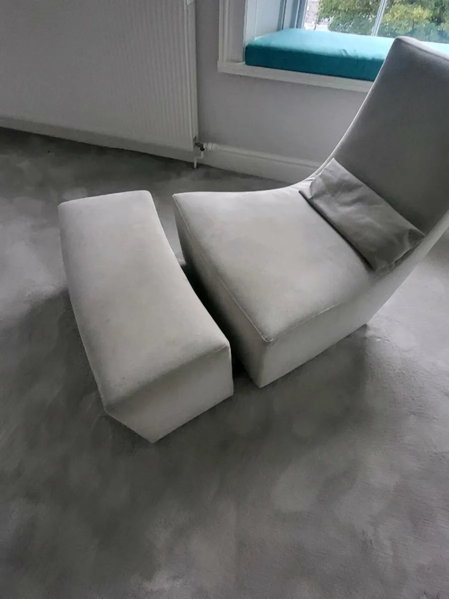 Contempory chairs - Image 2