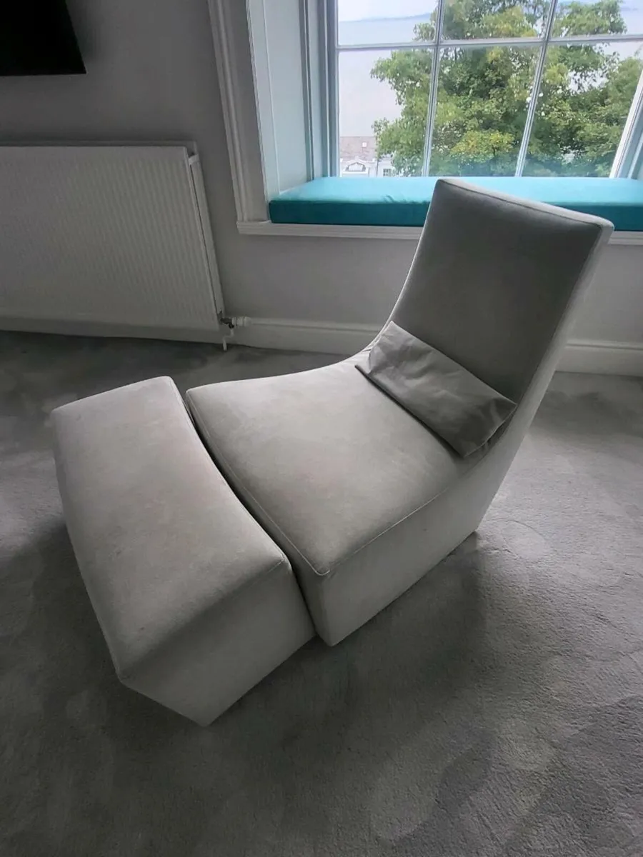 Contempory chairs - Image 3