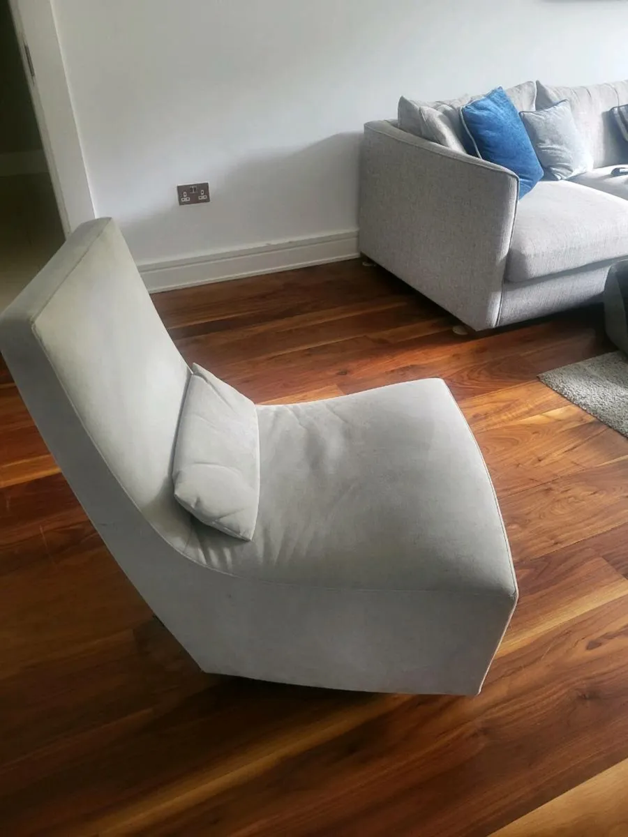Contempory chairs - Image 4