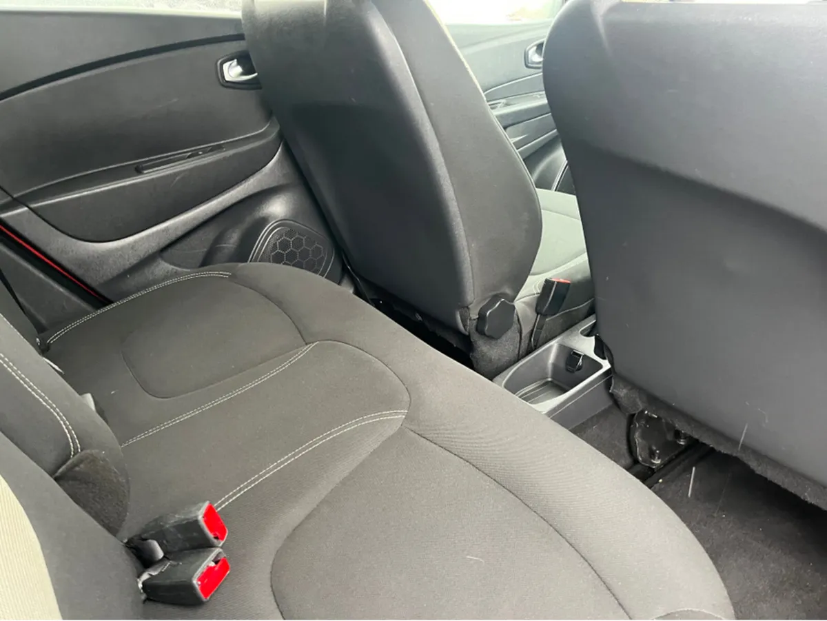Renault Captur ICONIC DCI 90 EDC MY18 5DR AUTO Fin - Image 4