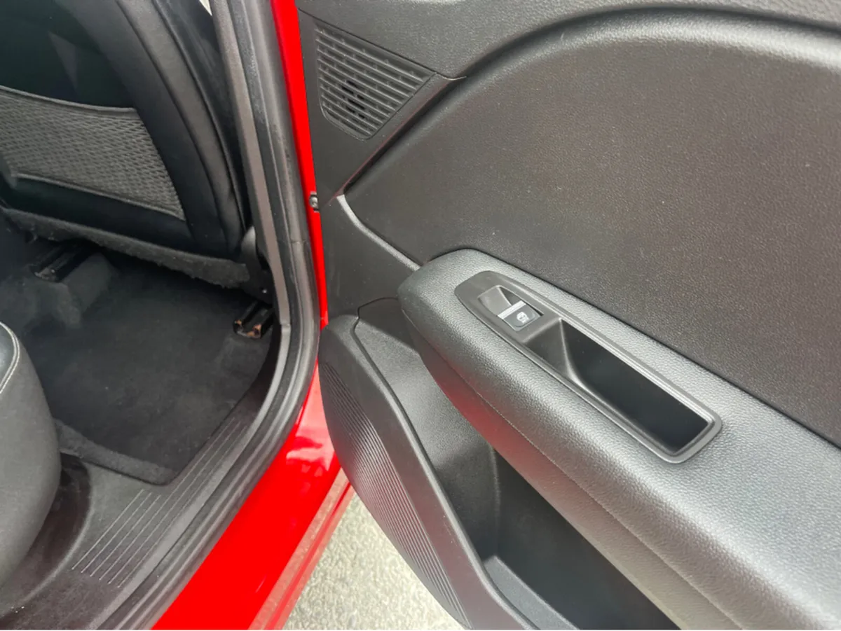 Renault Captur SE EDITION NAEB TCE 90 MANUAL - Image 4