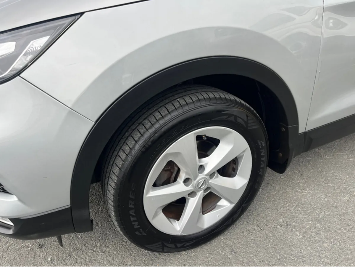 Nissan Qashqai 1.2 SV 18 4DR Finance Available own - Image 2