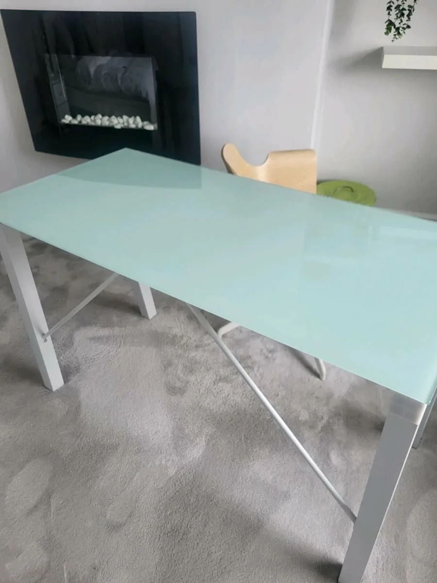 Desk and chair - Image 4